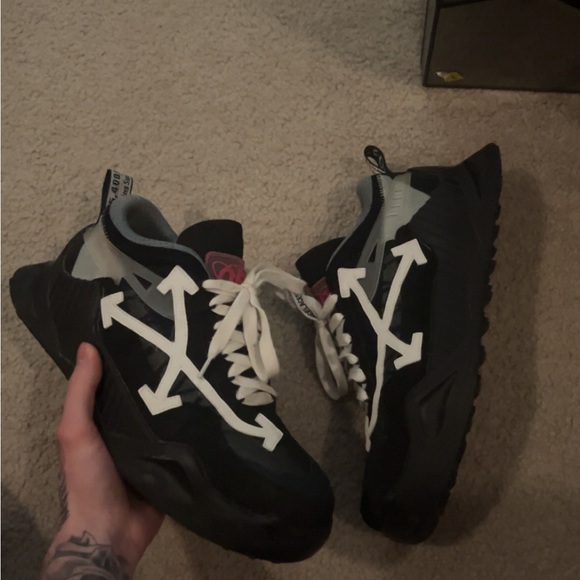 Used Off white odsy-SIZE 10.5-11